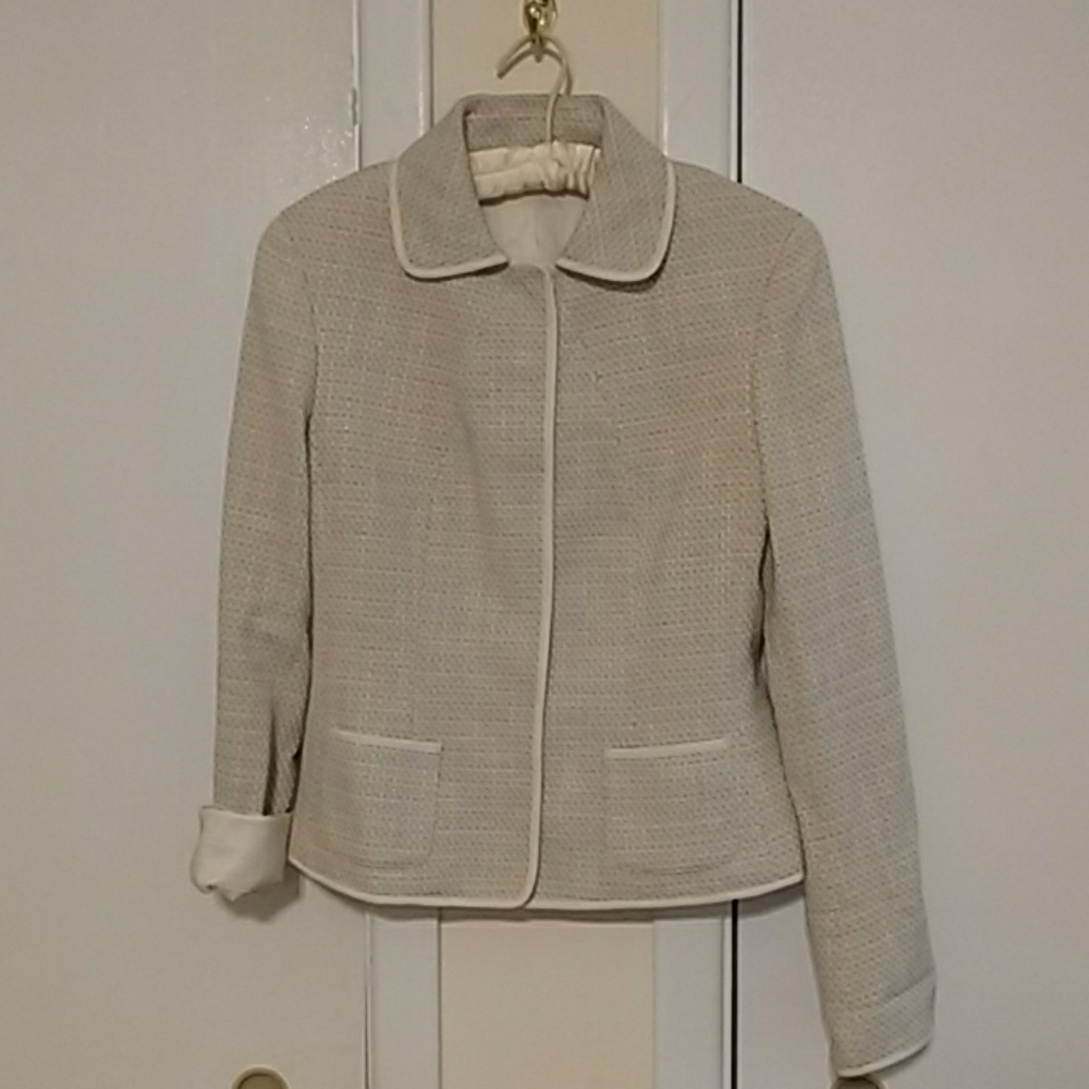Tahari blazer like new, tan